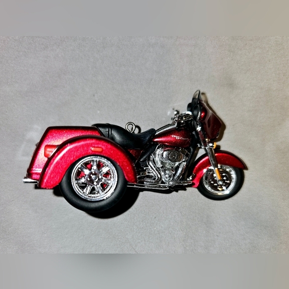 HALLMARK KEEPSAKE HARLEY-DAVIDSON TRIKE CHRISTMAS ORNAMENT - Picture 4 of 4